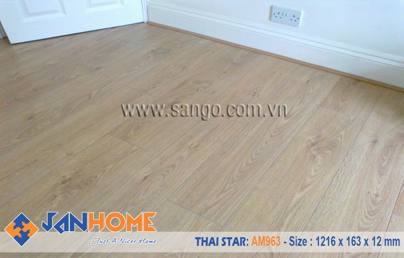 Thi công sàn gỗ Thai Star AM963 phòng ngủ nhà anh Quang Hà Nội 